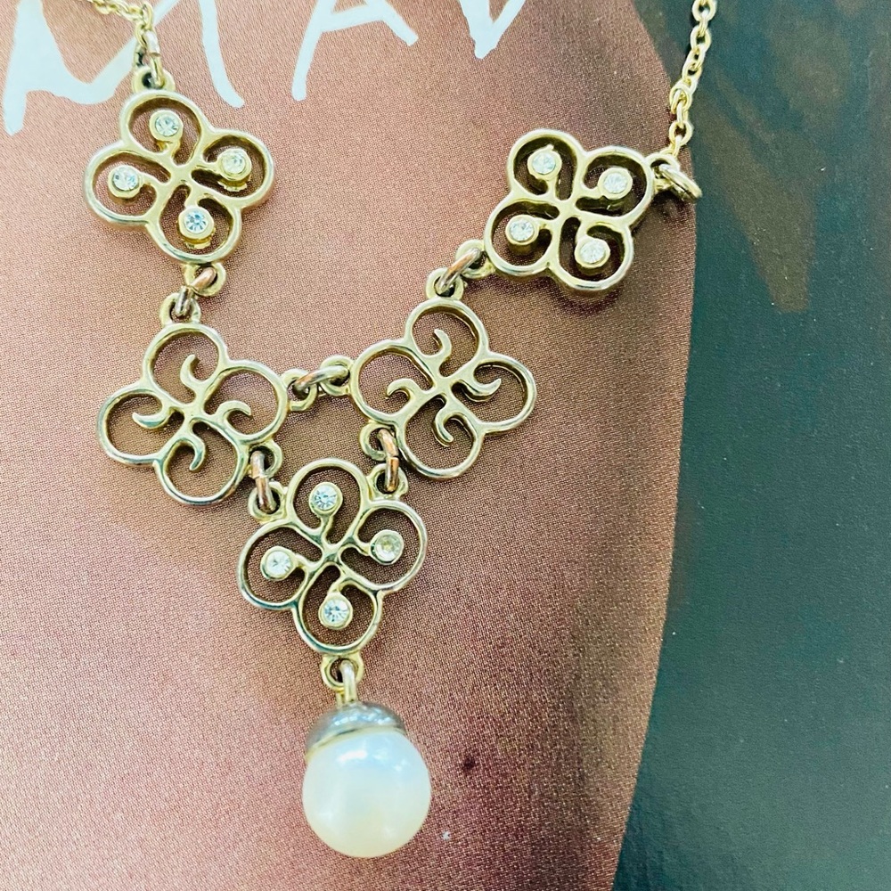 Gold Flower & pearl Necklace